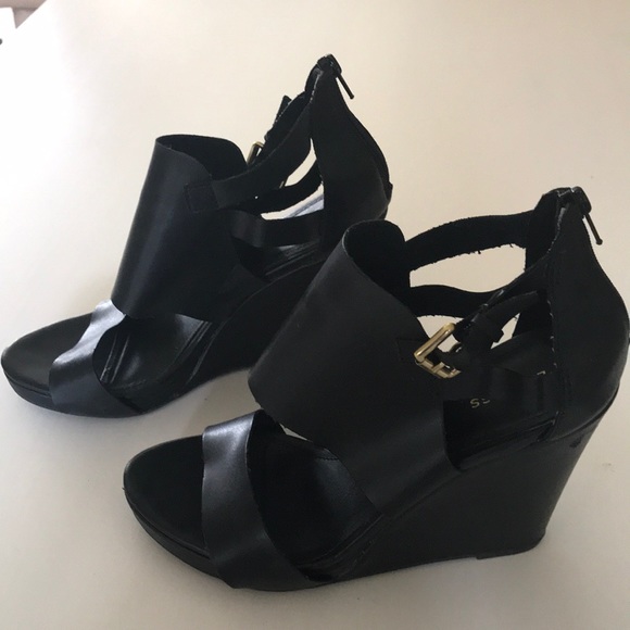Express platform heels zip up back - Picture 4 of 4
